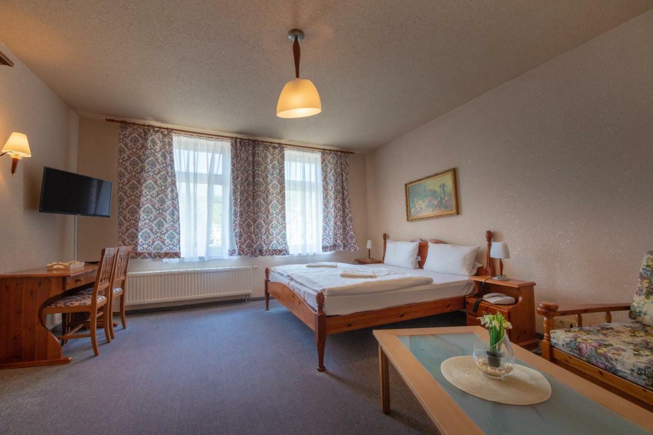 Haus Schlematal Hotel Und Restaurant Bad Schlema Exteriör bild